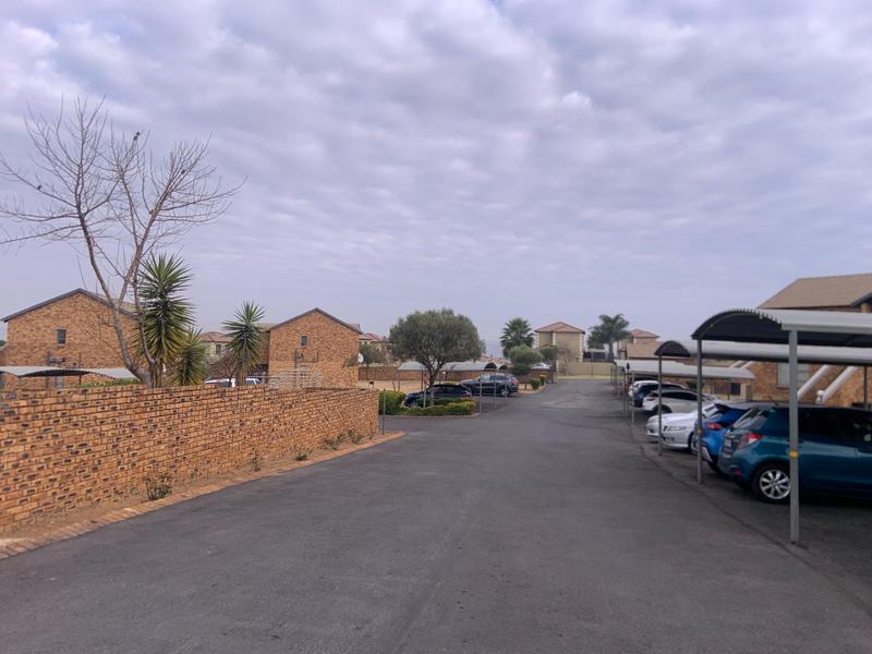2 Bedroom Property for Sale in The Reeds Gauteng