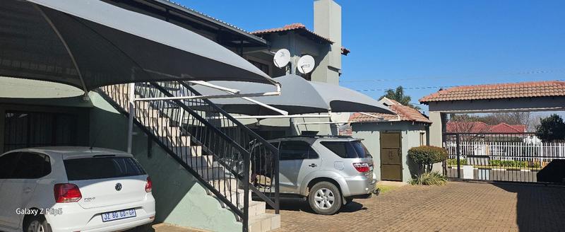 To Let 2 Bedroom Property for Rent in Greenhills Gauteng