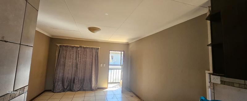 To Let 2 Bedroom Property for Rent in Greenhills Gauteng