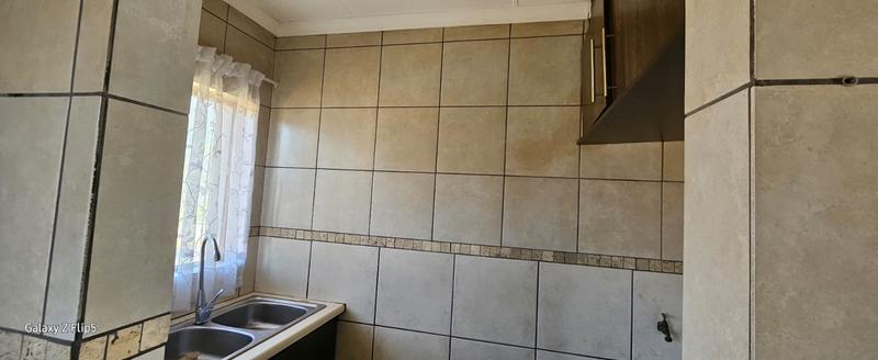 To Let 2 Bedroom Property for Rent in Greenhills Gauteng