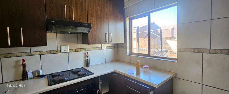 To Let 2 Bedroom Property for Rent in Greenhills Gauteng