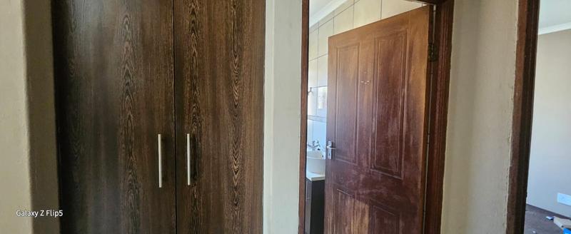 To Let 2 Bedroom Property for Rent in Greenhills Gauteng