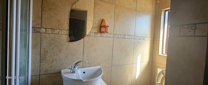 To Let 2 Bedroom Property for Rent in Greenhills Gauteng