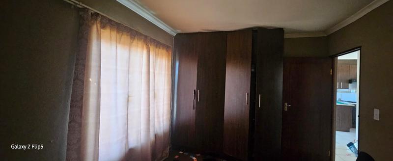 To Let 2 Bedroom Property for Rent in Greenhills Gauteng