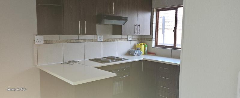 To Let 2 Bedroom Property for Rent in Greenhills Gauteng