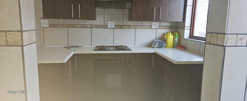 To Let 2 Bedroom Property for Rent in Greenhills Gauteng