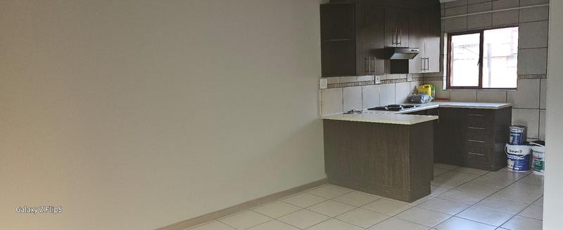 To Let 2 Bedroom Property for Rent in Greenhills Gauteng
