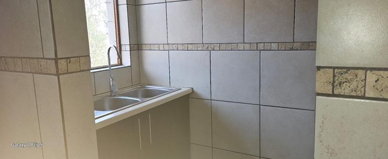 To Let 2 Bedroom Property for Rent in Greenhills Gauteng