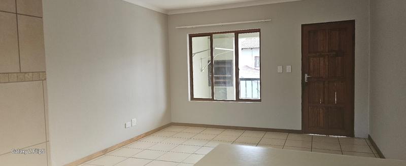 To Let 2 Bedroom Property for Rent in Greenhills Gauteng