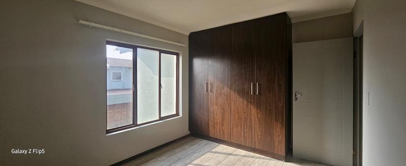To Let 2 Bedroom Property for Rent in Greenhills Gauteng