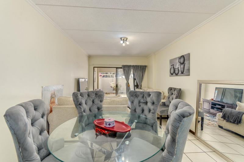 To Let 2 Bedroom Property for Rent in Lonehill Gauteng