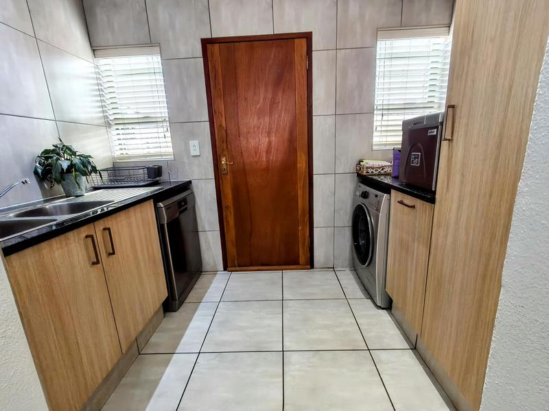 To Let 3 Bedroom Property for Rent in North Riding Gauteng