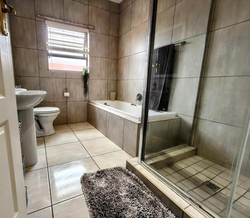 To Let 3 Bedroom Property for Rent in North Riding Gauteng