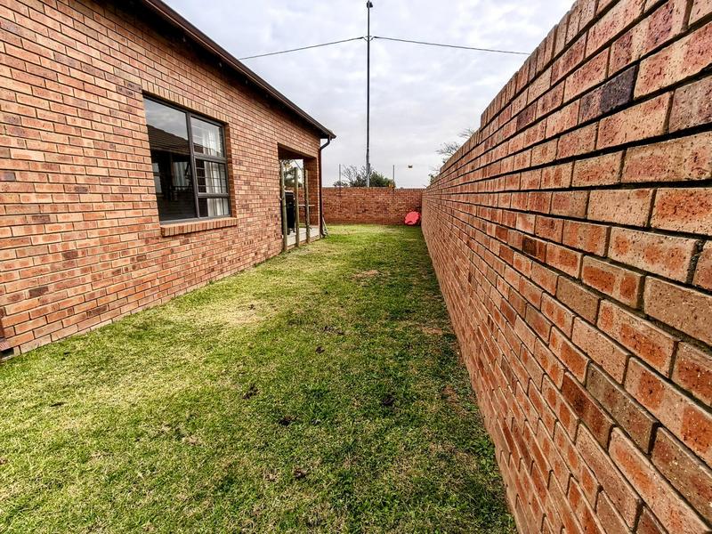 To Let 3 Bedroom Property for Rent in North Riding Gauteng