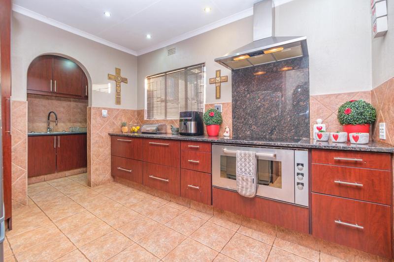 4 Bedroom Property for Sale in Rant En Dal Gauteng
