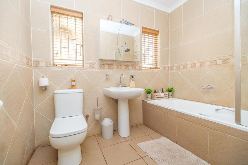 4 Bedroom Property for Sale in Rant En Dal Gauteng