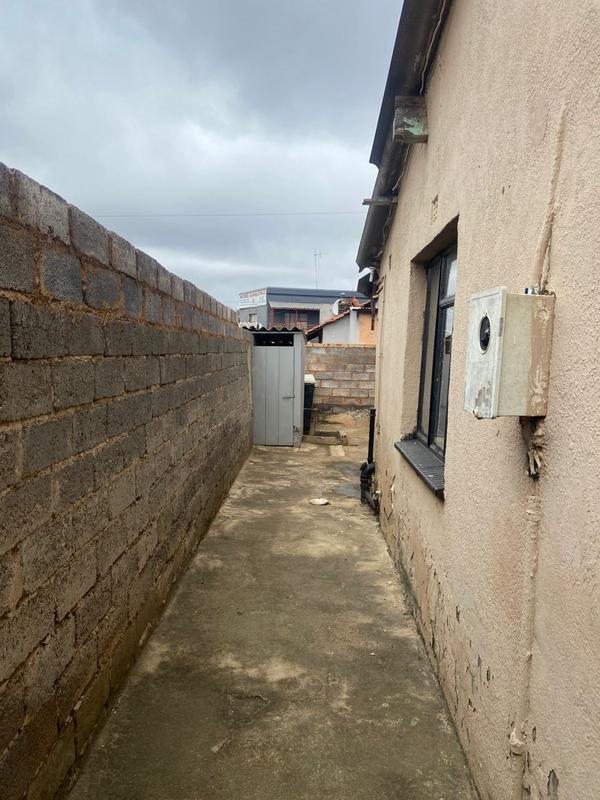 2 Bedroom Property for Sale in Chiawelo Gauteng