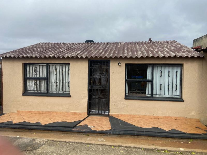 2 Bedroom Property for Sale in Chiawelo Gauteng