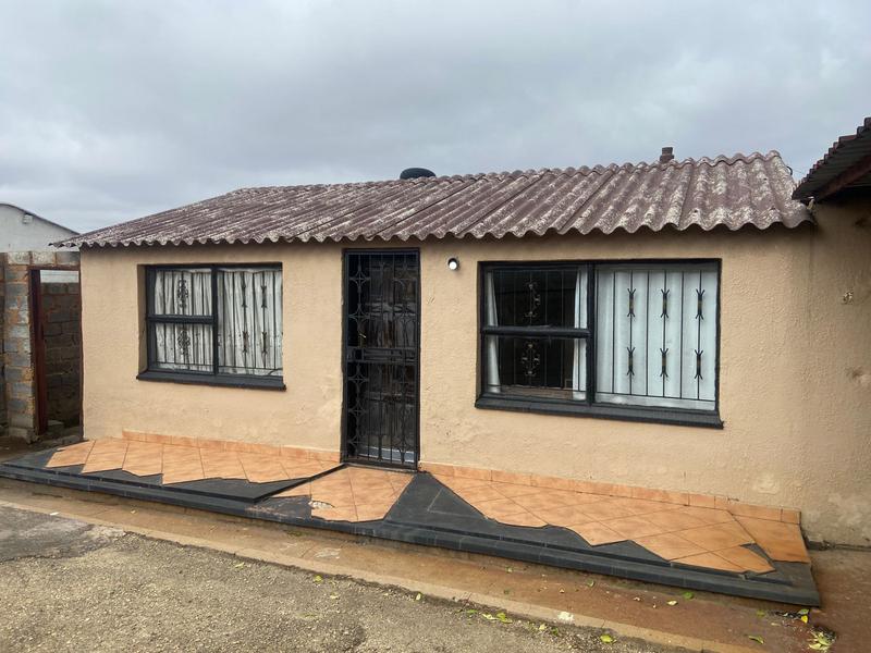 2 Bedroom Property for Sale in Chiawelo Gauteng
