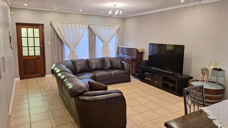 3 Bedroom Property for Sale in Wierda Park Gauteng