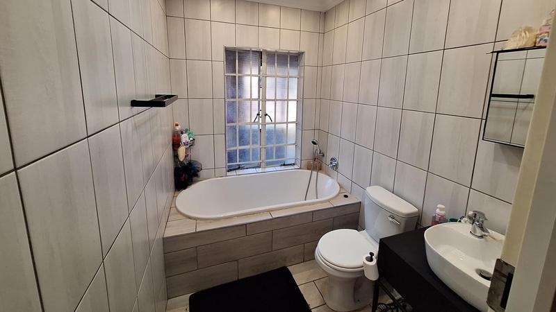 3 Bedroom Property for Sale in Wierda Park Gauteng