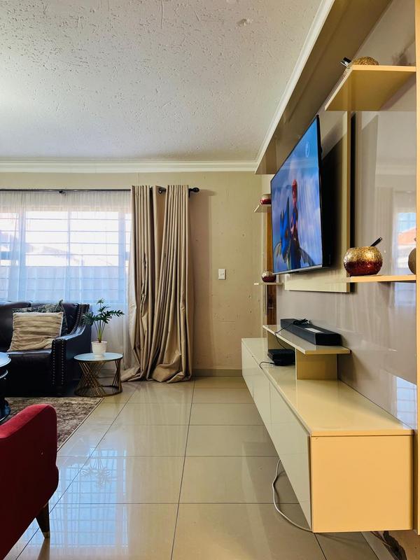 4 Bedroom Property for Sale in Fleurhof Gauteng