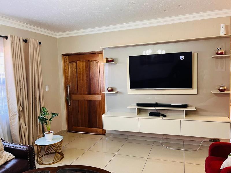 4 Bedroom Property for Sale in Fleurhof Gauteng