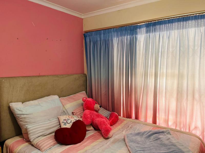 4 Bedroom Property for Sale in Fleurhof Gauteng