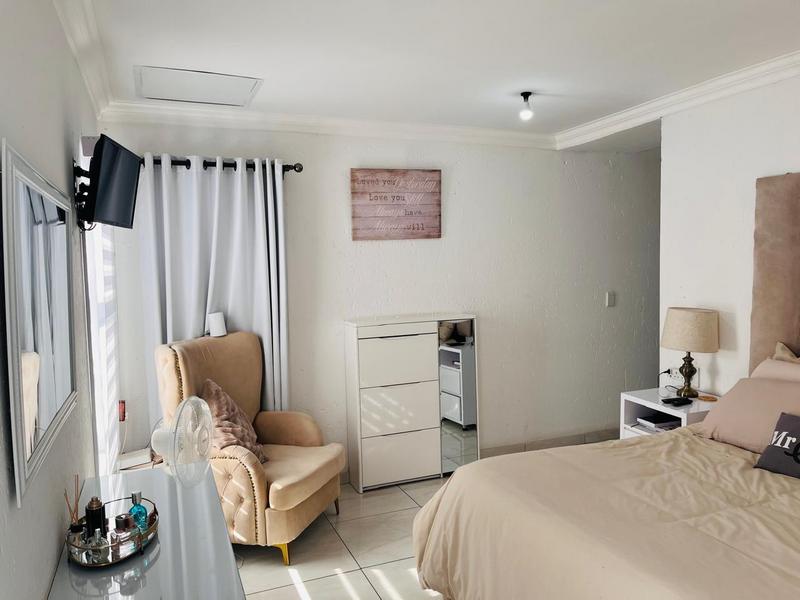 4 Bedroom Property for Sale in Fleurhof Gauteng