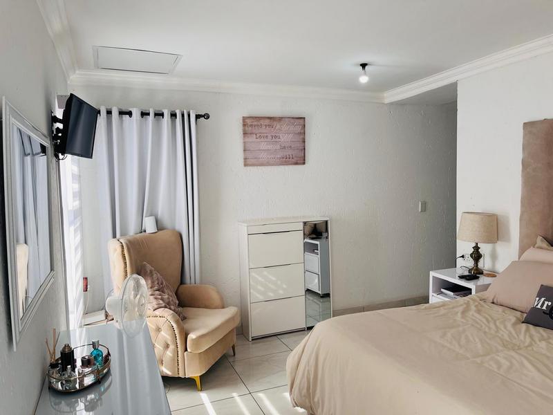 4 Bedroom Property for Sale in Fleurhof Gauteng