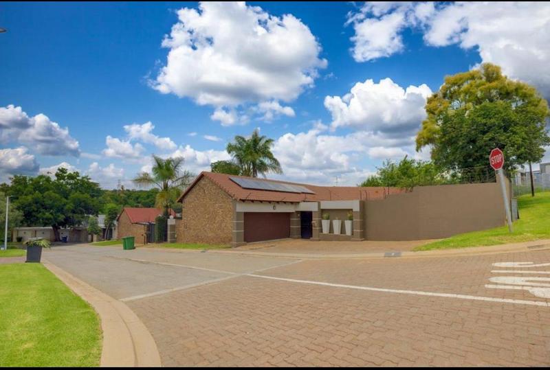 3 Bedroom Property for Sale in Hurlingham Gauteng