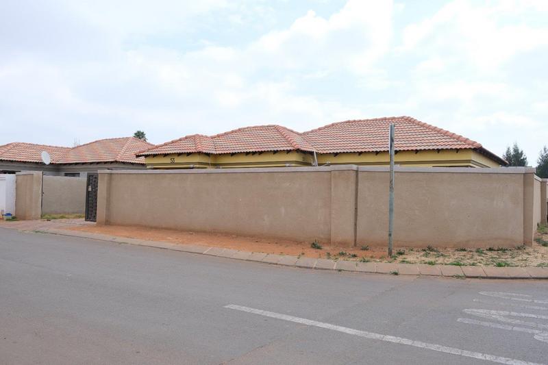 To Let 3 Bedroom Property for Rent in Dawn Park Gauteng