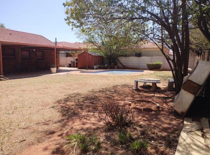 To Let 4 Bedroom Property for Rent in Dawn Park Gauteng