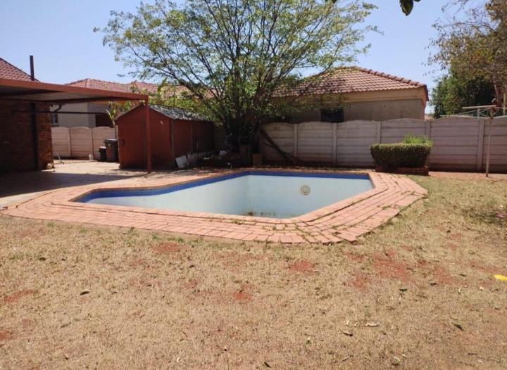 To Let 4 Bedroom Property for Rent in Dawn Park Gauteng