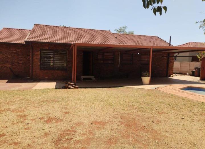 To Let 4 Bedroom Property for Rent in Dawn Park Gauteng