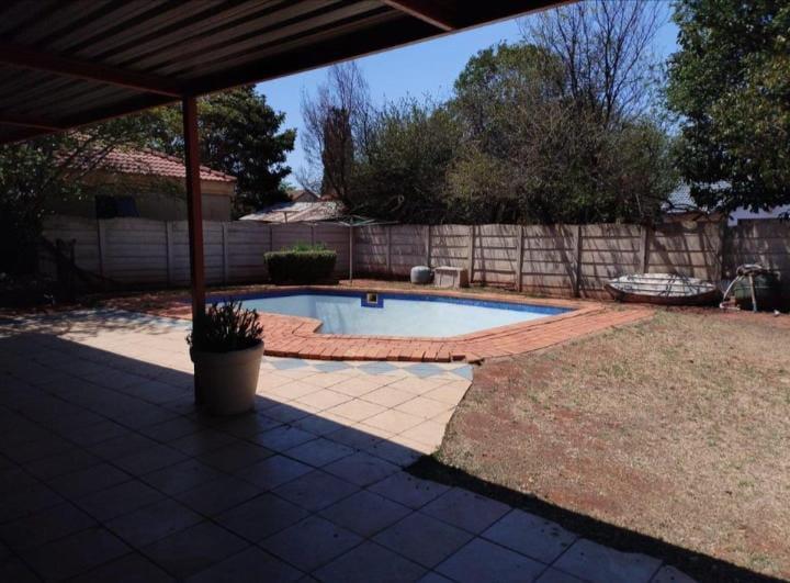 To Let 4 Bedroom Property for Rent in Dawn Park Gauteng