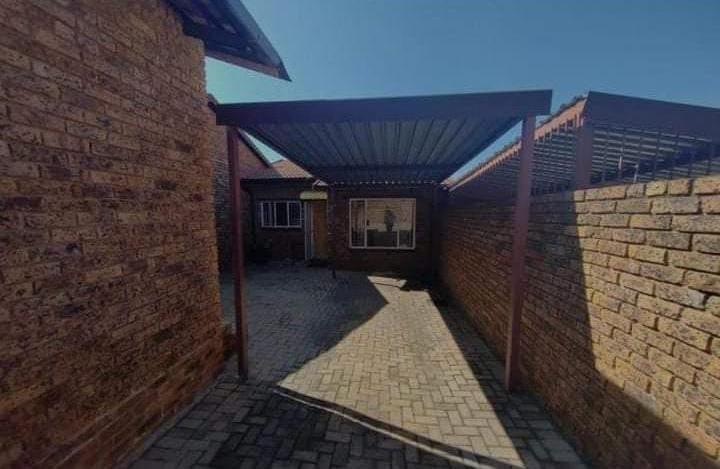 To Let 2 Bedroom Property for Rent in Birch Acres Gauteng
