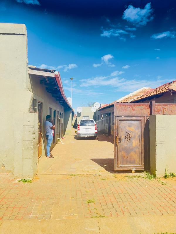 To Let 2 Bedroom Property for Rent in Vosloorus Gauteng