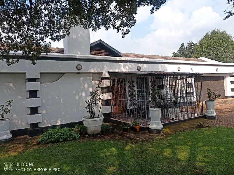 4 Bedroom Property for Sale in Mackenzie Park Gauteng