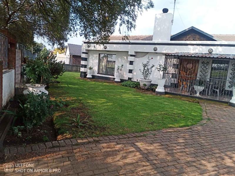 4 Bedroom Property for Sale in Mackenzie Park Gauteng