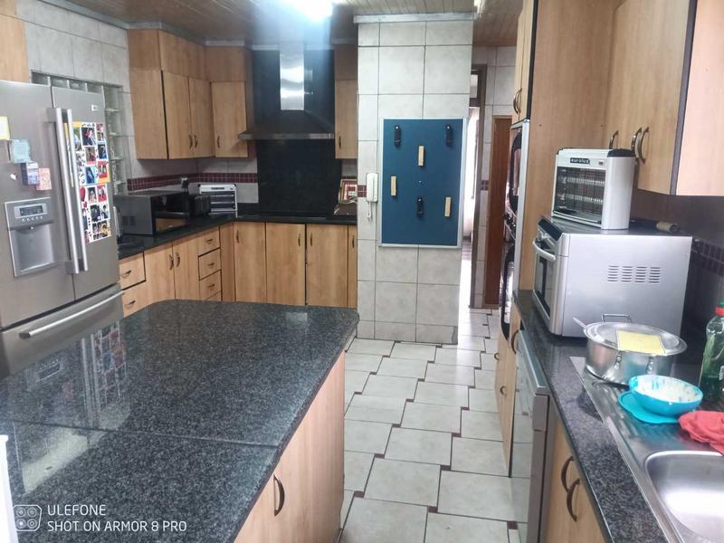 4 Bedroom Property for Sale in Mackenzie Park Gauteng