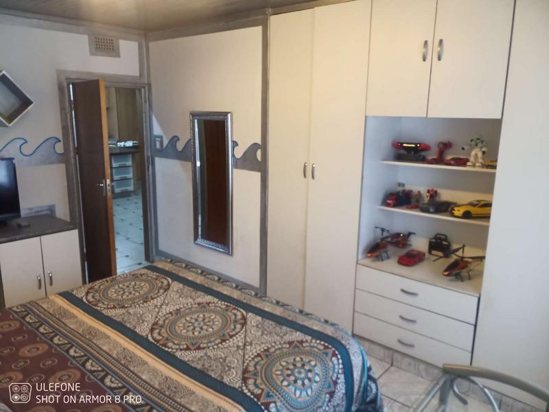 4 Bedroom Property for Sale in Mackenzie Park Gauteng