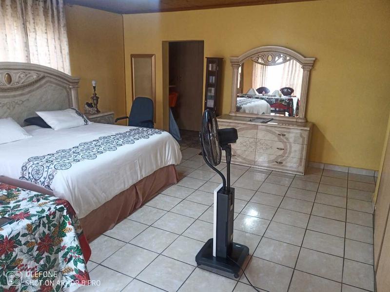4 Bedroom Property for Sale in Mackenzie Park Gauteng