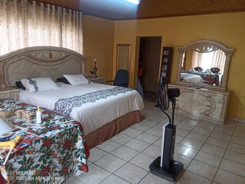 4 Bedroom Property for Sale in Mackenzie Park Gauteng