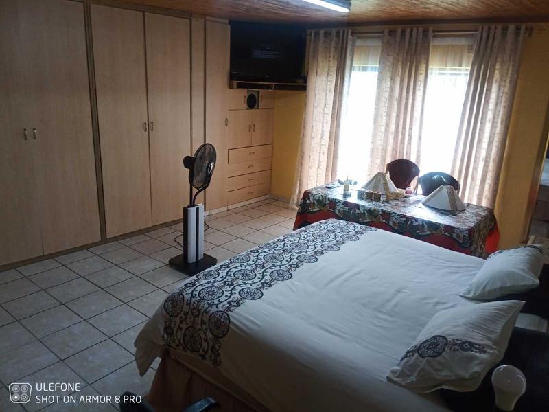 4 Bedroom Property for Sale in Mackenzie Park Gauteng