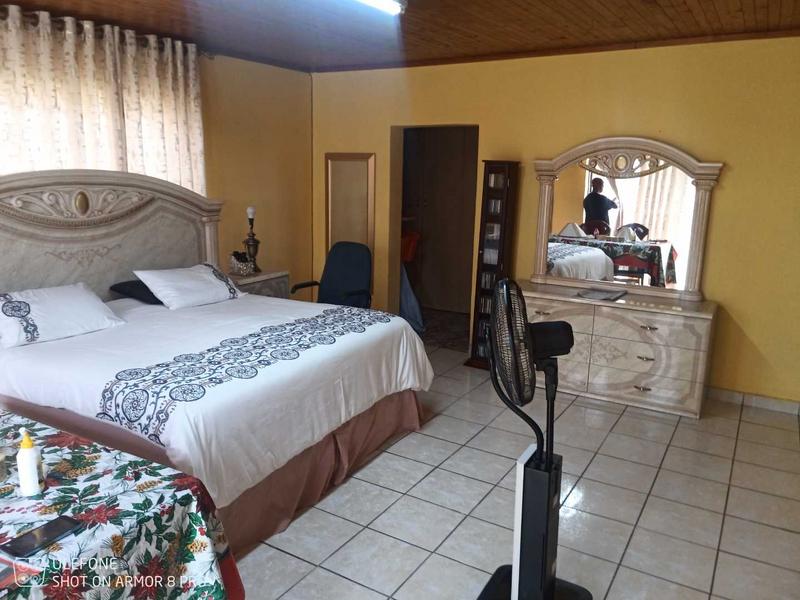 4 Bedroom Property for Sale in Mackenzie Park Gauteng
