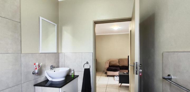 2 Bedroom Property for Sale in Norton Park Gauteng