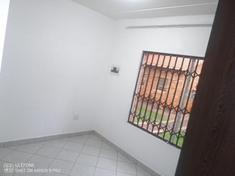 2 Bedroom Property for Sale in Dawn Park Gauteng