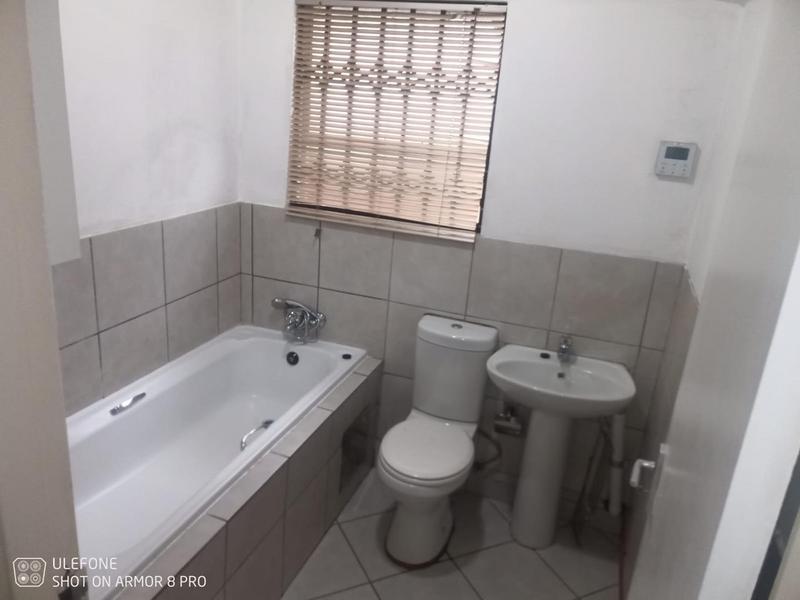 2 Bedroom Property for Sale in Dawn Park Gauteng