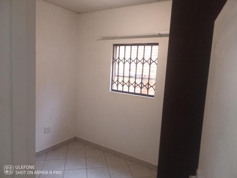 2 Bedroom Property for Sale in Dawn Park Gauteng